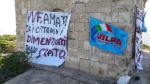 WhatsApp-Image-2018-10-26-at-18.32.59-4-300x169 Lampedusa (isola di Lampione) : protesta contro l'isolamento dei Vigili del Fuoco